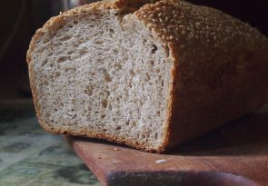 Jak upiec idealny bezglutenowy chleb? – Ekspert radzi!