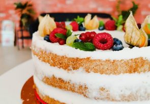 Ciechanów fit cake JPII_tort z owocami
